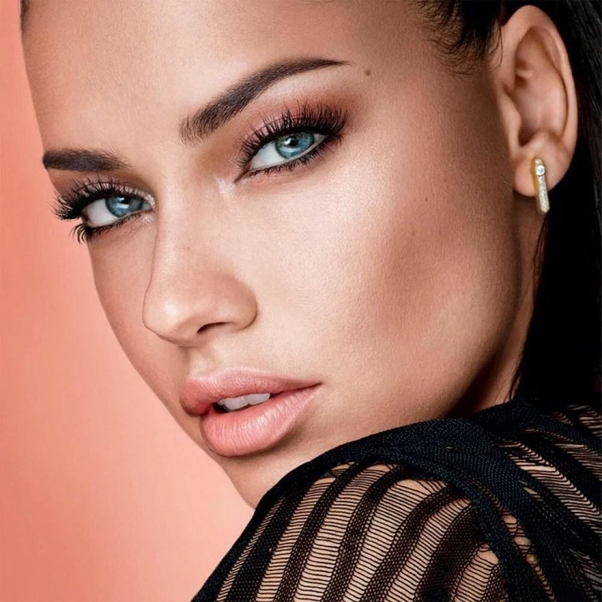 Maybelline Total Temptation Waterproof Mascara - 001 Zwart - Afbeelding 4