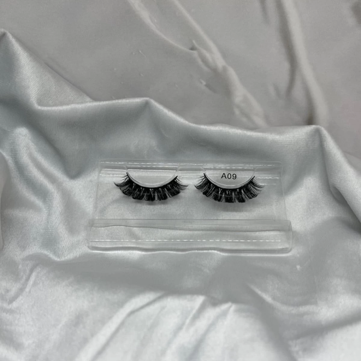 EHH BEAUTY - Lashes - Nepwimpers- Lash Exentions - Mooie Natuurlijke Wimpers - Volume Lashes - Russian Volume - Afbeelding 2