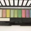 Wynie - Oogschaduw Palette - 12 Vrolijke Matte En Shimmer Tinten Blauw, Groen, Roze, Paars, Geel, Wit En Zwart - 1 Doos Met 2 Applicatoren - Nummer 060831